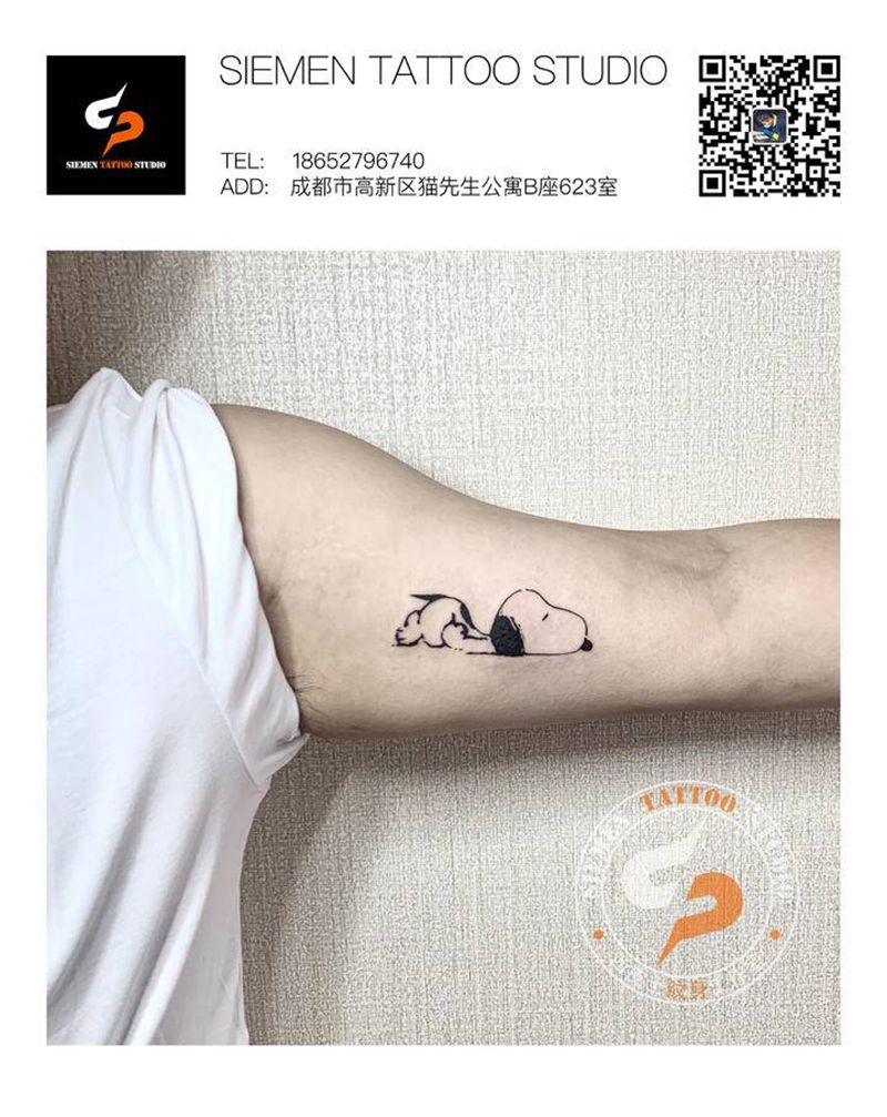 史努比纹身图片_手臂几何卡通史努比狗纹身图案