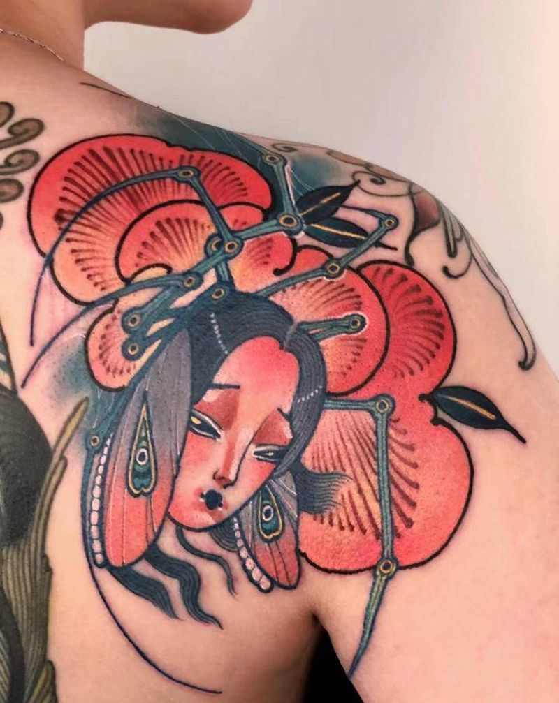 蜘蛛女纹身图片_背部New School蜘蛛女人蝴蝶纹身图案