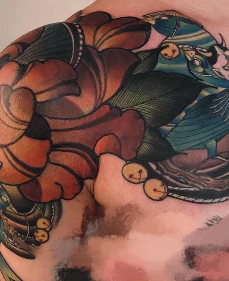 肩花遮盖纹身图片_肩部New School花纹身图案