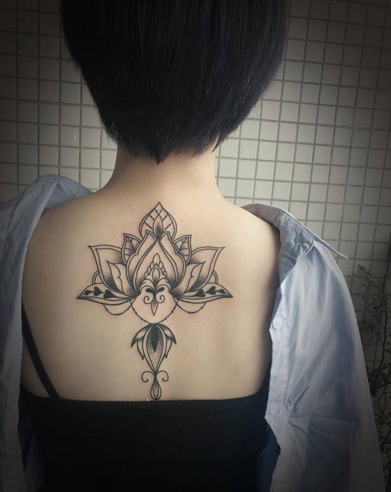 梵花纹身图片_背部几何纹身图案