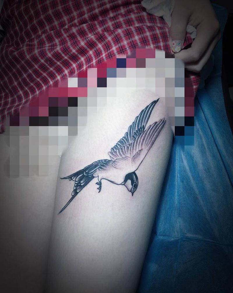 燕子纹身图片_腿部欧美写实纹身图案