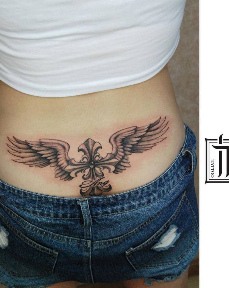 翅膀纹身图片_欧美写实纹身图案