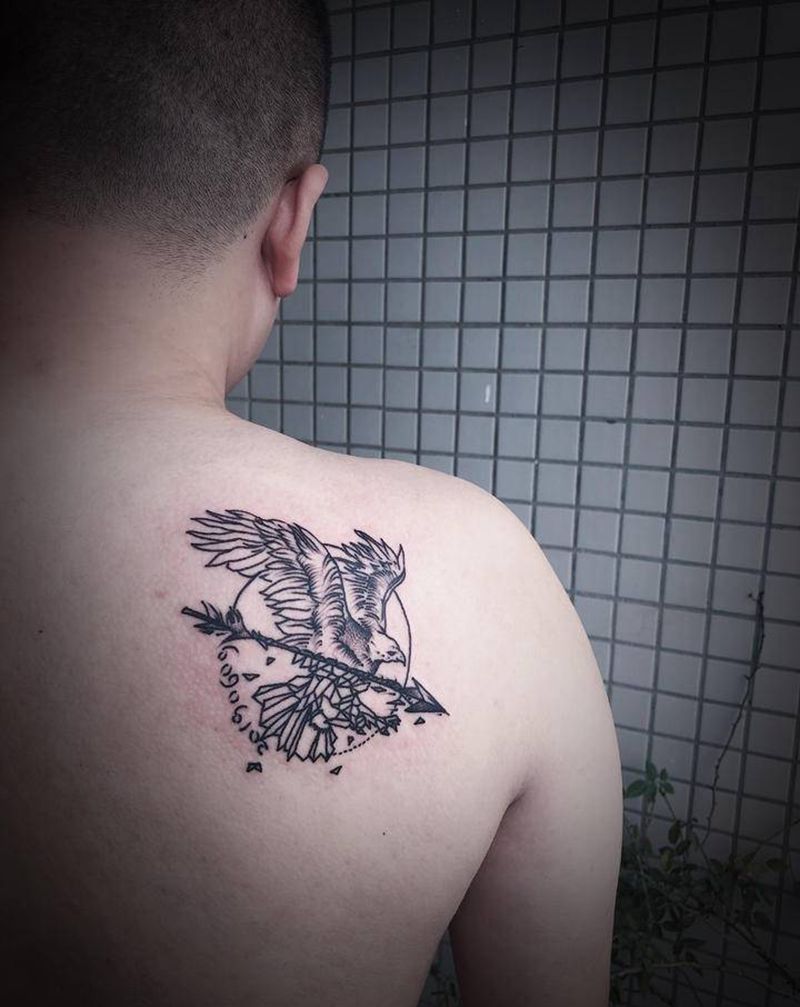 情侣纹身纹身图片_背部几何点刺纹身图案