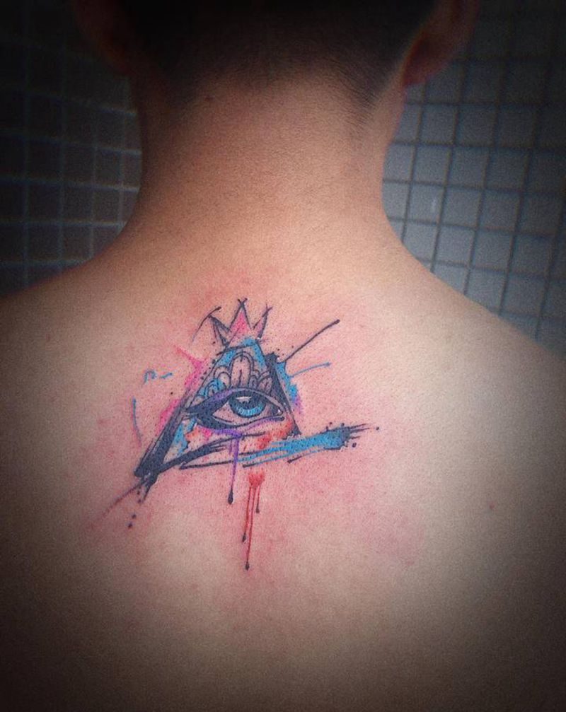 上帝之眼纹身图片_背部水墨纹身图案