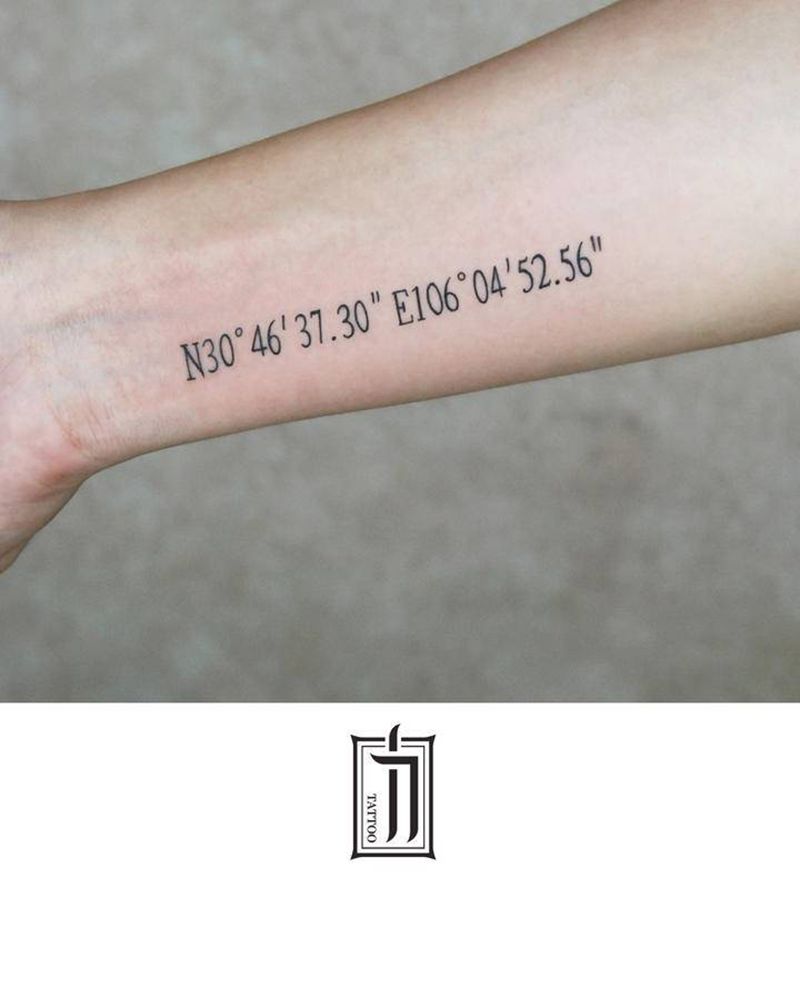 经度纬度纹身图片_手部小清新纹身图案