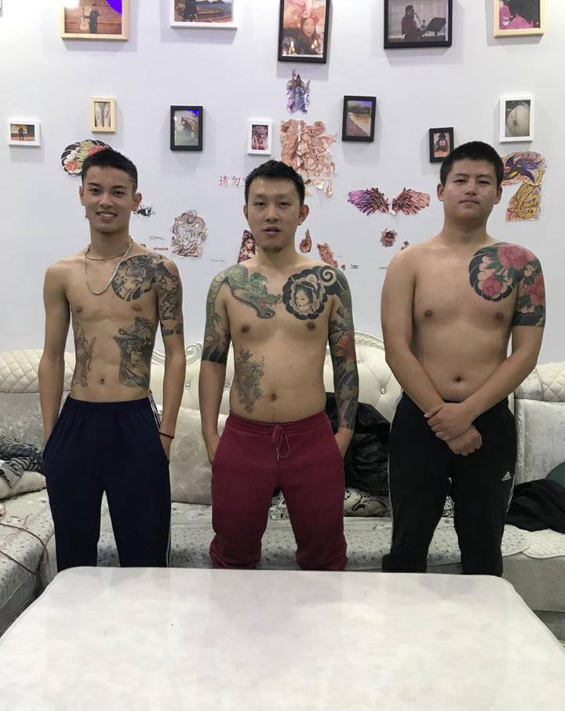 三结义纹身图片_腹部胸部纹身图案