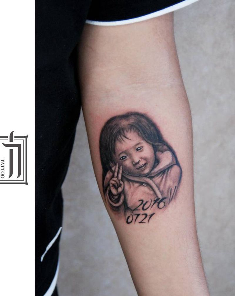 素描小头像纹身图片_手臂欧美写实纹身图案