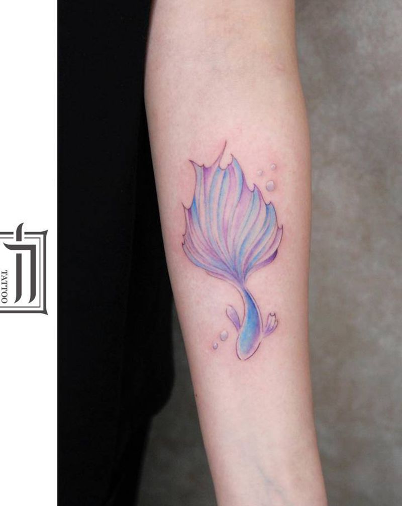 鱼摆摆纹身图片_手臂水彩纹身图案