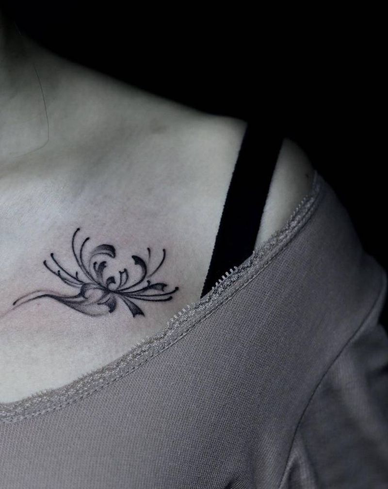 彼岸花纹身图片_胸部纹身图案