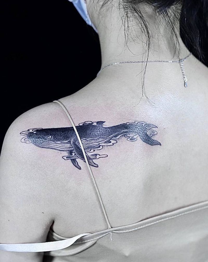 鲸鱼覆盖纹身图片_背部纹身图案