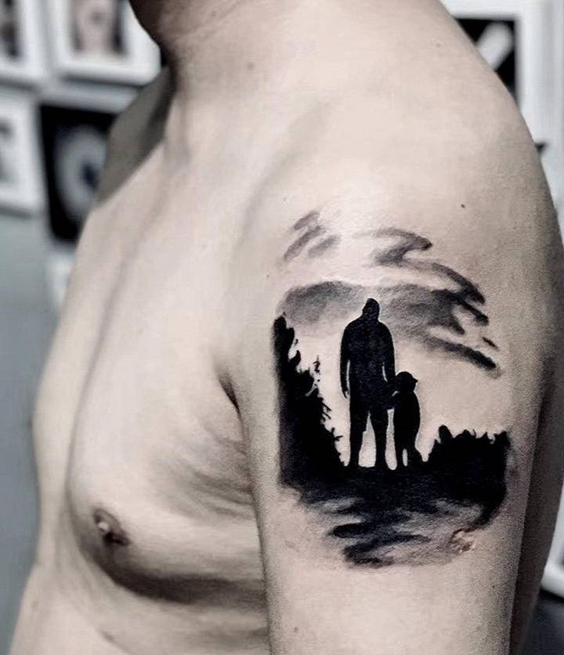 父子背影纹身图片_水墨纹身图案