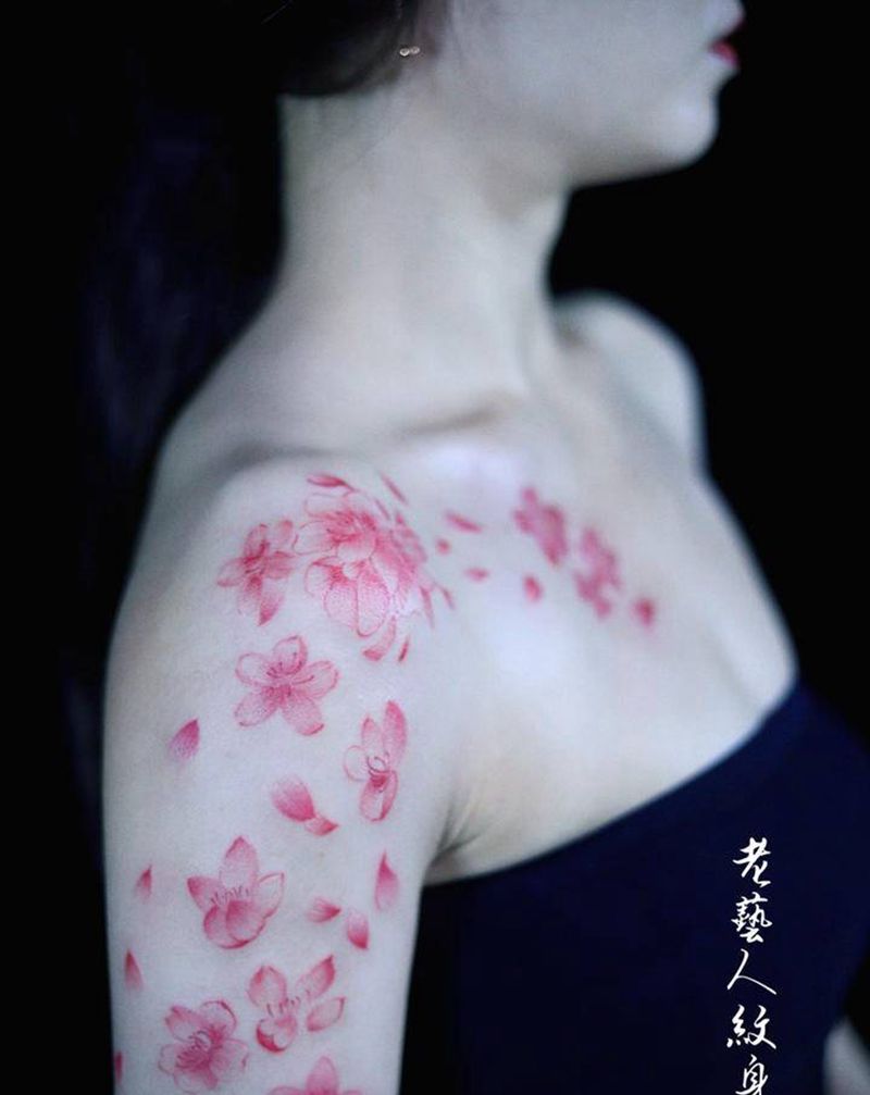 樱花纹身图片_肩部纹身图案