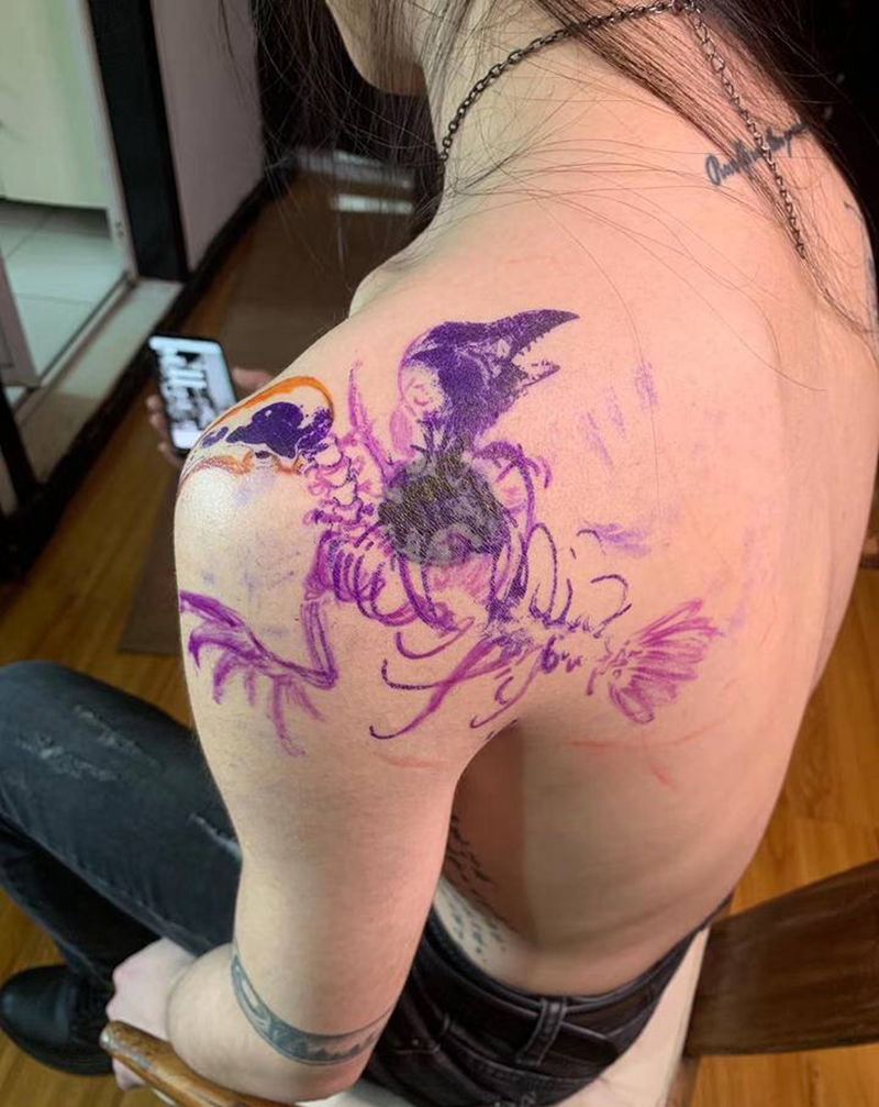 乌鸦纹身图片_肩部纹身图案