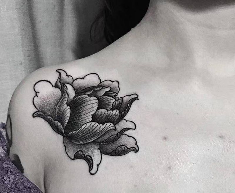 花纹身图片_肩部纹身图案