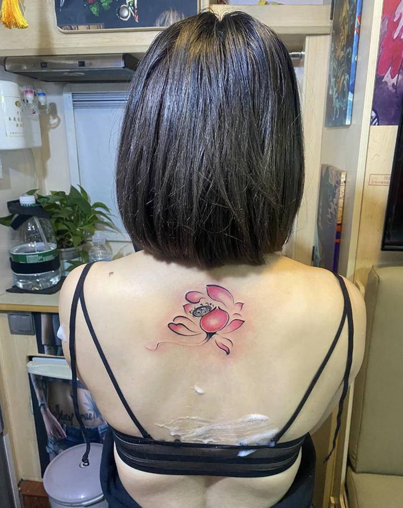 荷花纹身图片_背部纹身图案