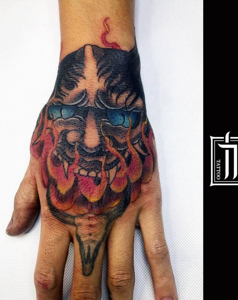 般若纹身图片_手部新传统纹身图案