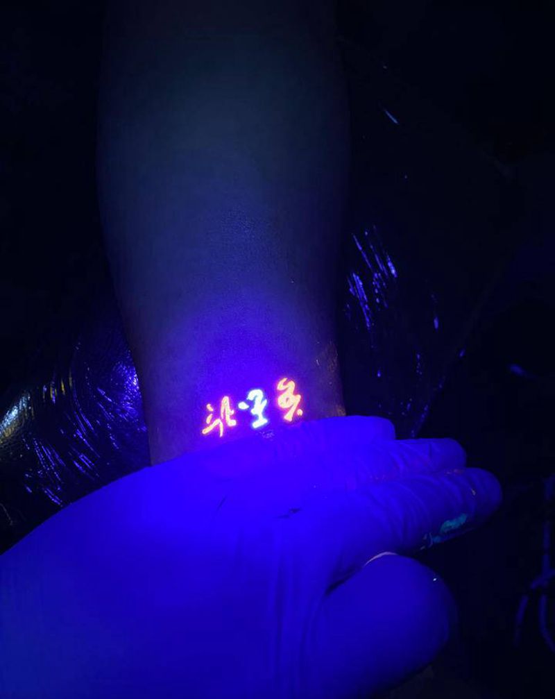 荧光纹身纹身图片_手臂纹身图案