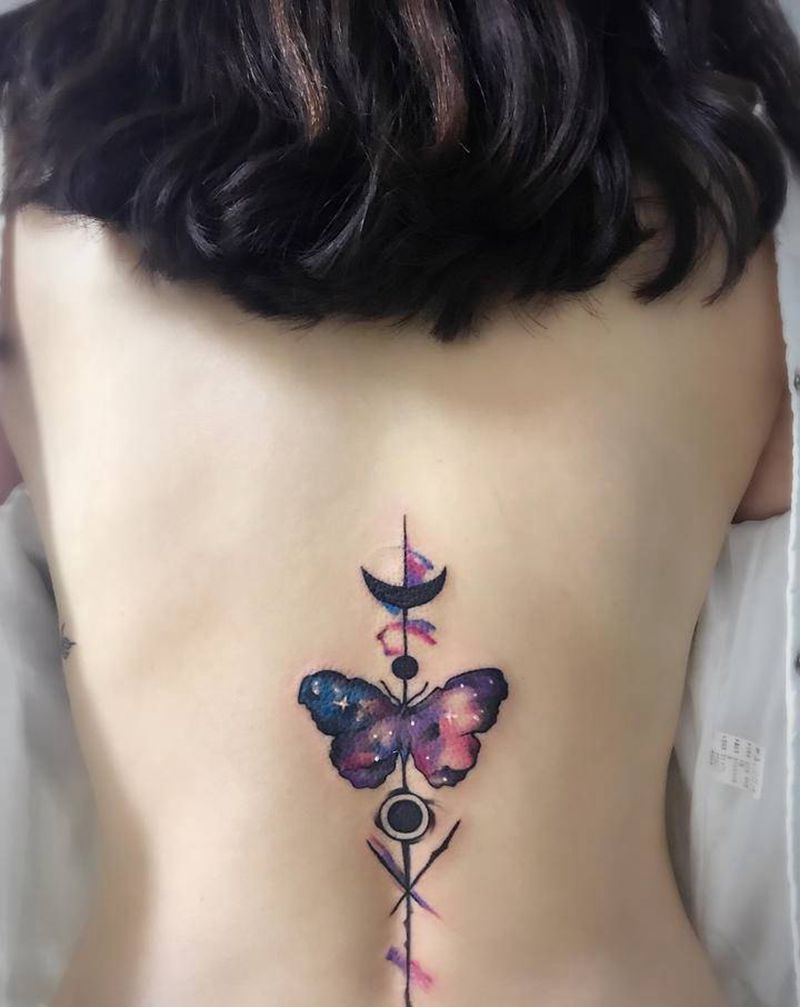女生脊柱-蝴蝶纹身图片_胸部背部水彩水墨蝴蝶 花纹身图案