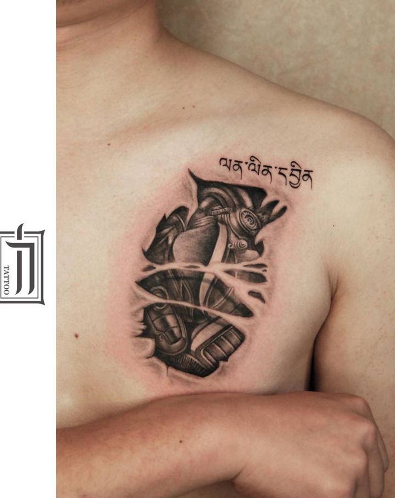 心脏纹身图片_胸部欧美写实纹身图案