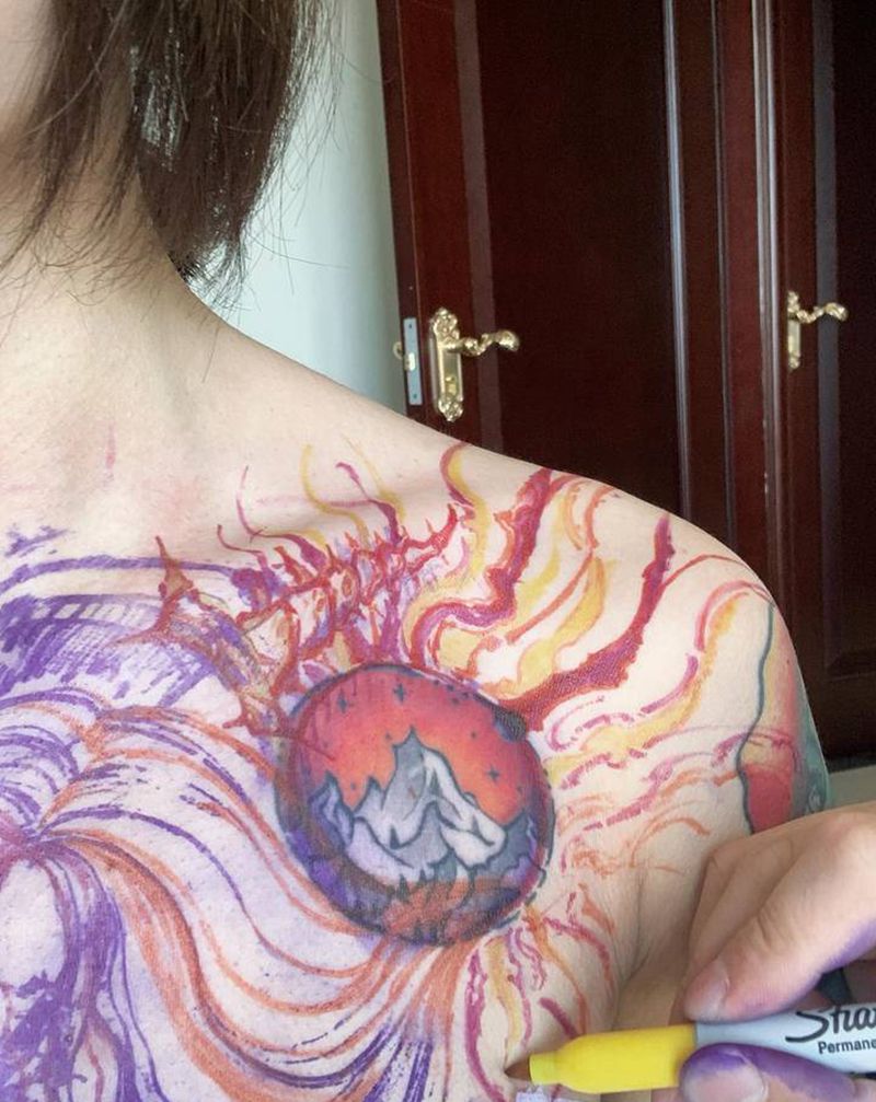 花胸纹身图片_胸部纹身图案