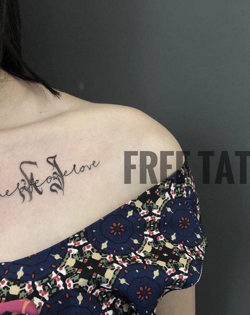 字体纹身图片_胸部肩部纹身图案