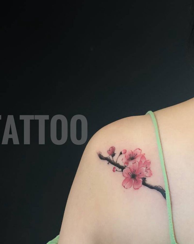 闺蜜俩的肩部樱花纹身图片_肩部背部樱花纹身图案