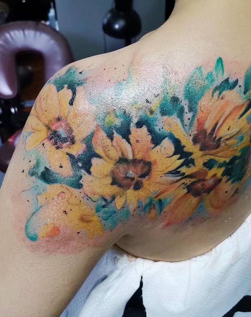 向日葵纹身图片_肩部背部欧美写实水彩水墨肩花向日葵纹身图案