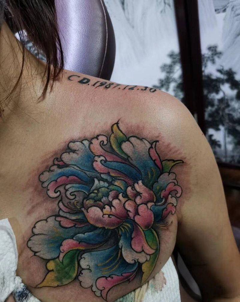 遮盖纹身图片_肩部胸部新传统牡丹肩花花胸纹身图案