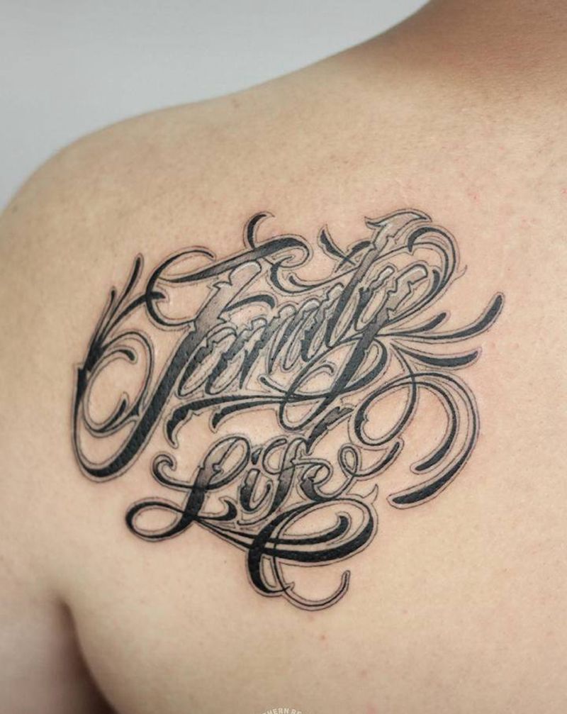 family life纹身图片_背部花体字纹身图案