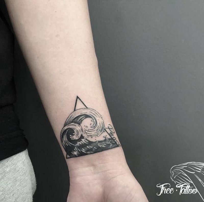 遮盖纹身图片_手部几何浪纹身图案