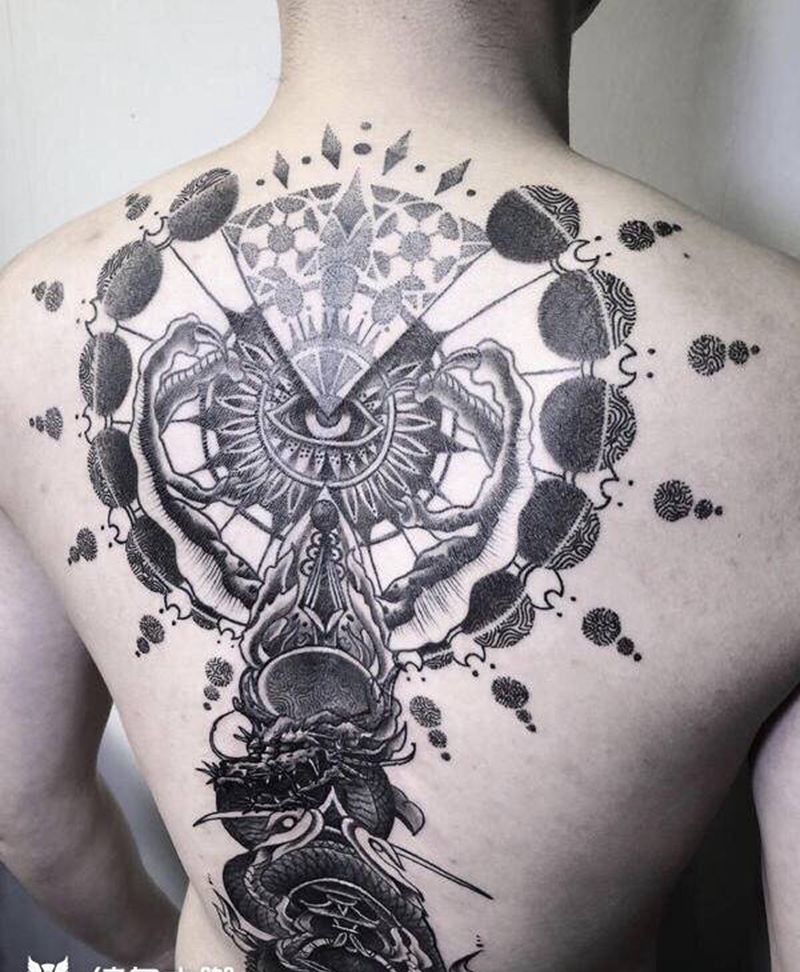 龙柱遮盖纹身图片_背部图腾遮盖龙纹身图案