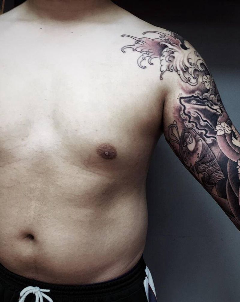 花臂完成纹身图片_手臂老传统新传统鲸鱼浪花樱花纹身图案