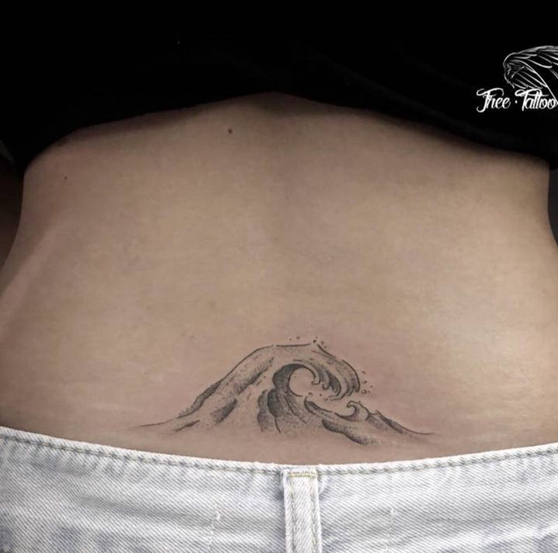 浪花纹身图片_腰部点刺纹身图案