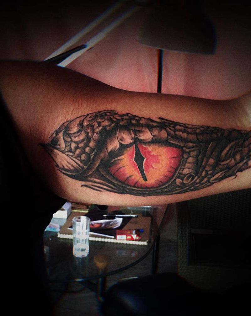 眼睛纹身图片_手臂欧美写实眼睛腋下纹身图案