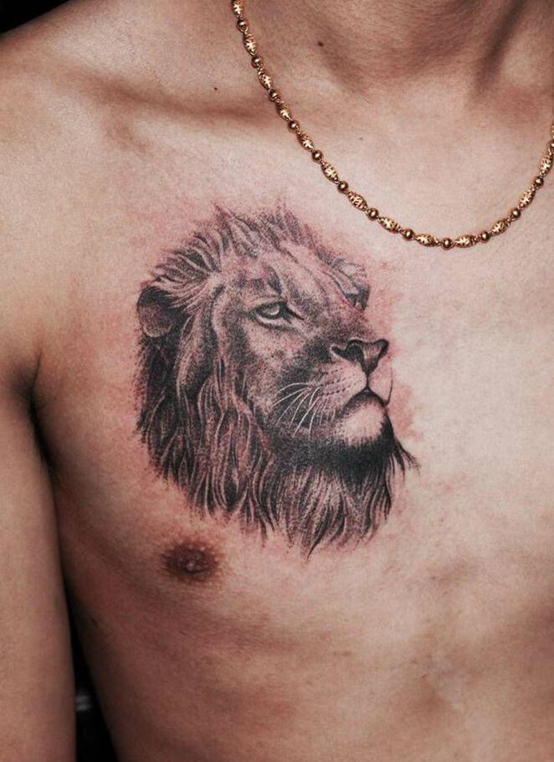 王者纹身图片_胸部欧美写实点刺纹身图案