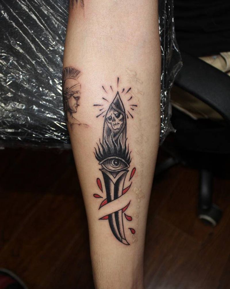 school匕首纹身图片_手臂Old School老传统纹身图案