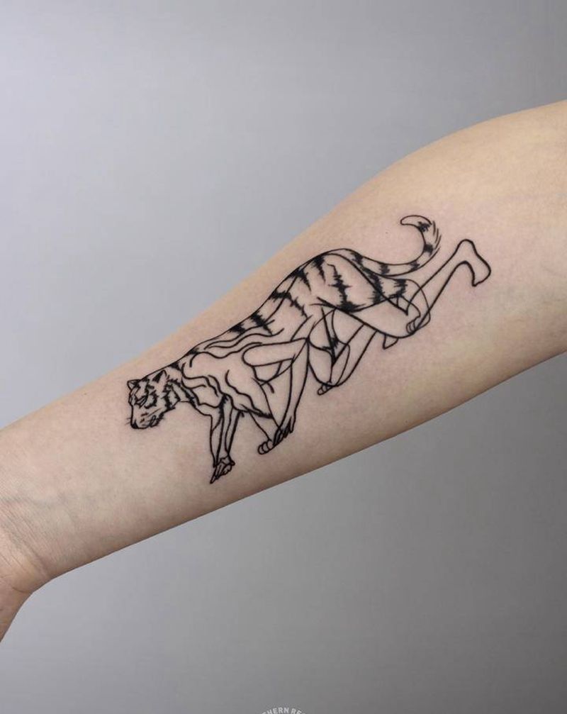 虎女纹身图片_手臂图腾虎女郎纹身图案