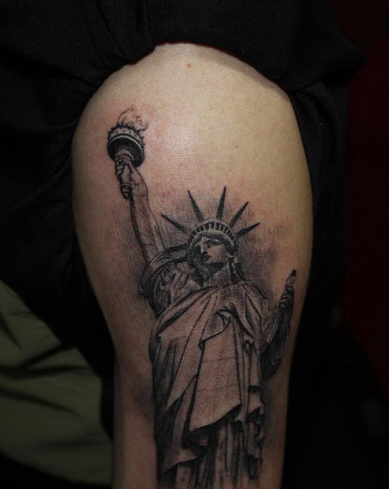 自由女神纹身图片_手臂欧美写实New School自由女神纹身图案
