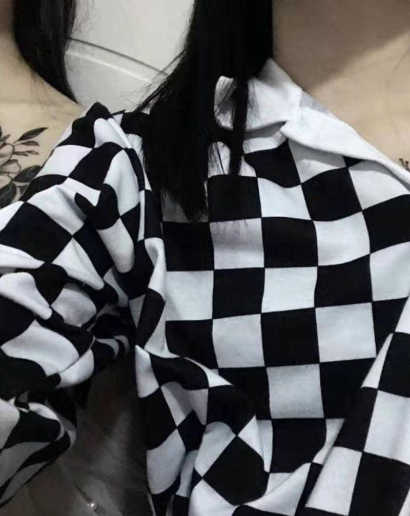 素花纹身图片_胸部点刺水墨素花纹身图案