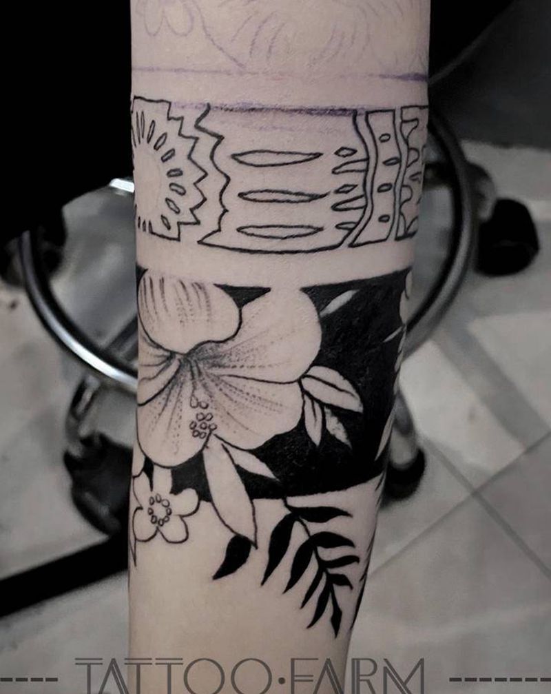 臂环纹身图片_手部几何点刺纹身图案