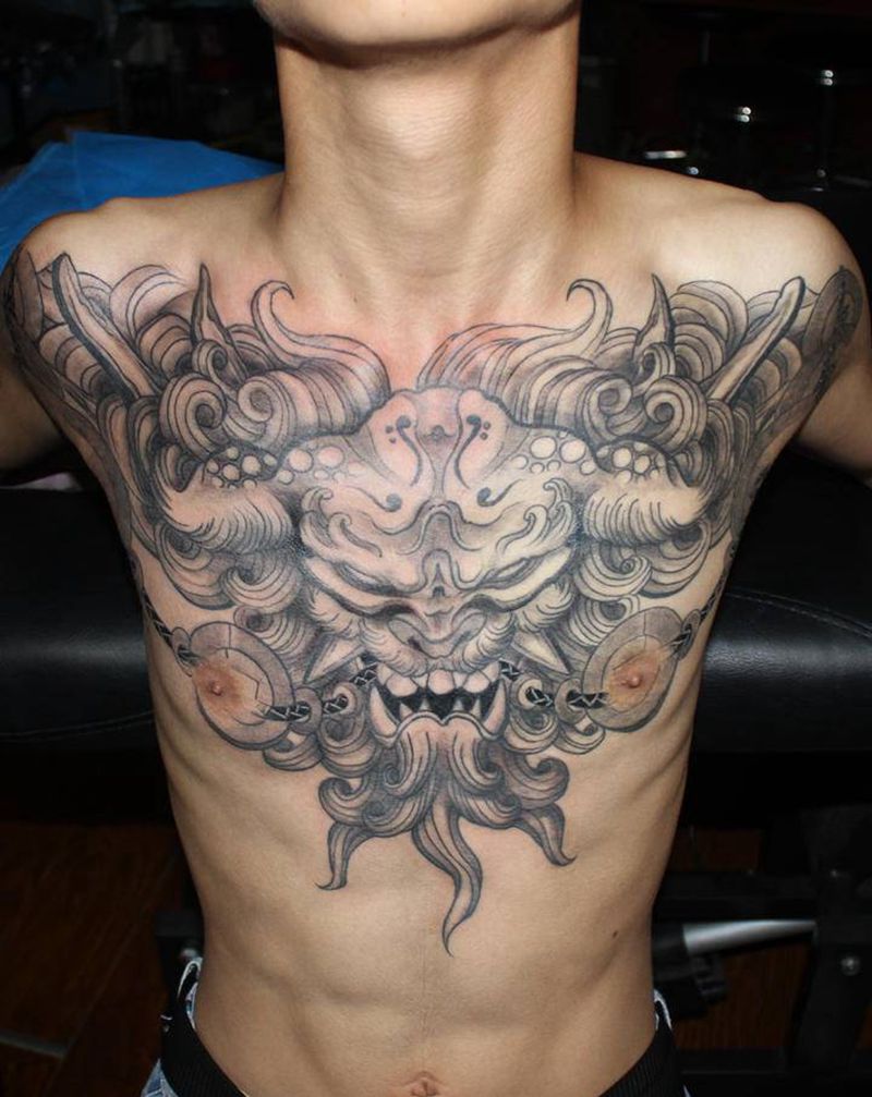 唐狮花胸纹身图片_胸部新传统欧美写实唐狮花胸纹身图案