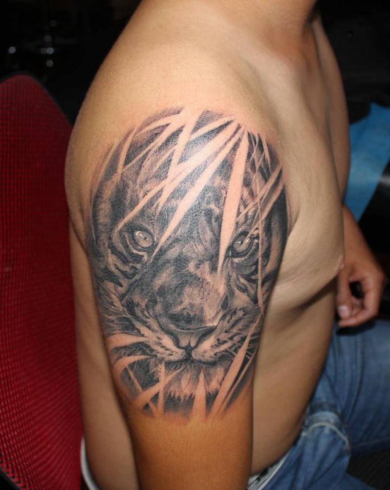 虎头纹身图片_手臂欧美写实点刺肖像老虎纹身图案