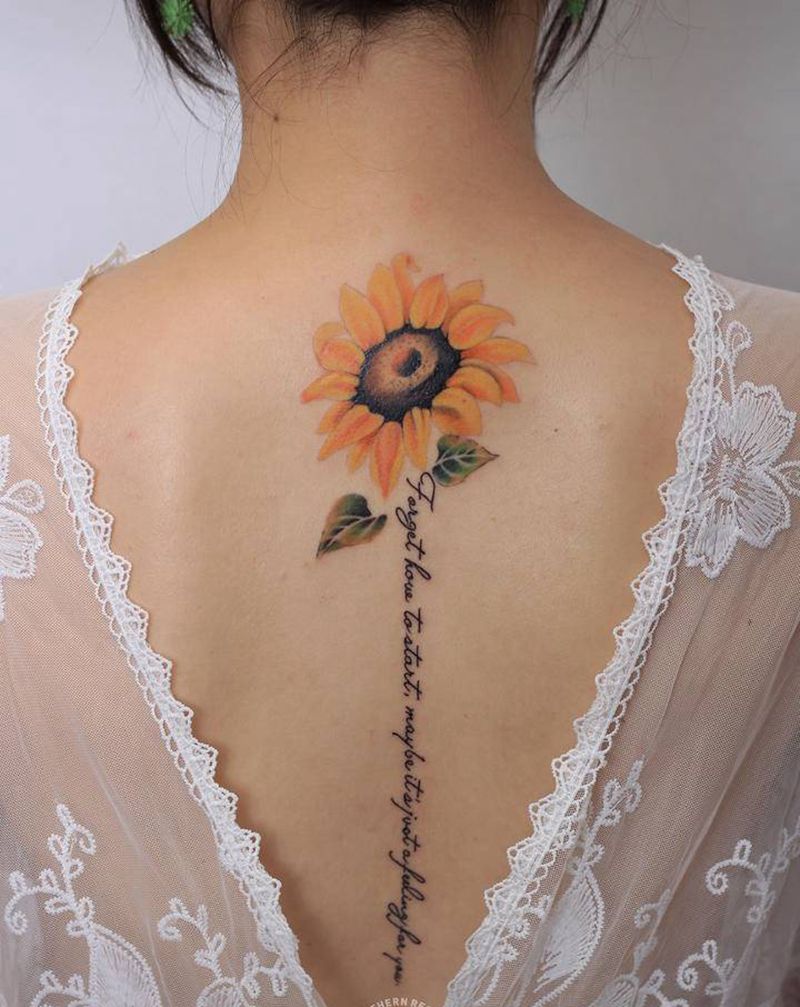 爱很简单纹身图片_背部向日葵纹身图案