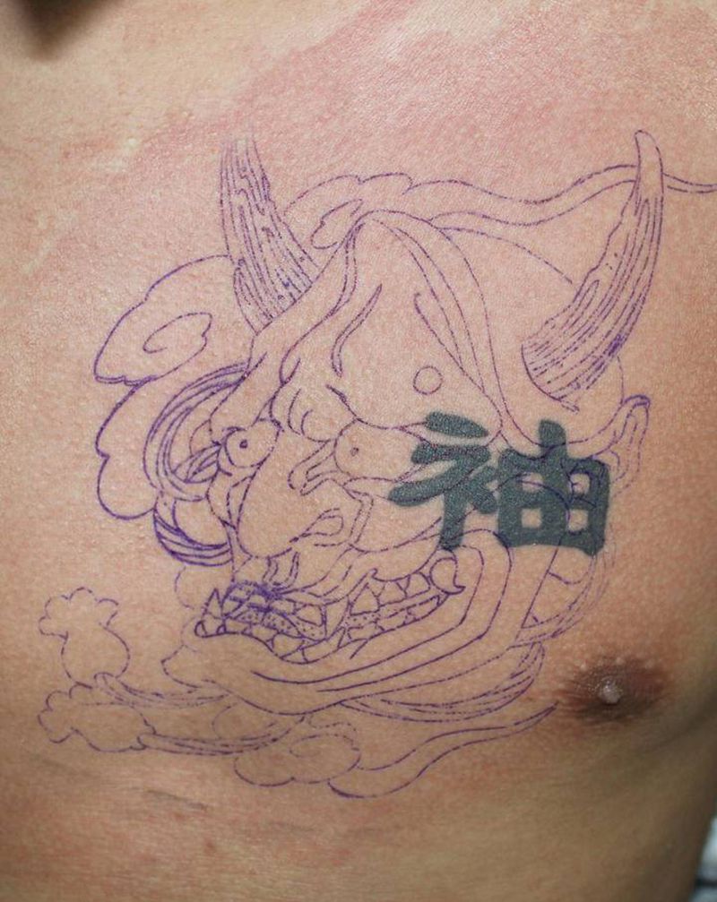 般若巧妙遮盖纹身图片_胸部老传统新传统般若遮盖纹身图案