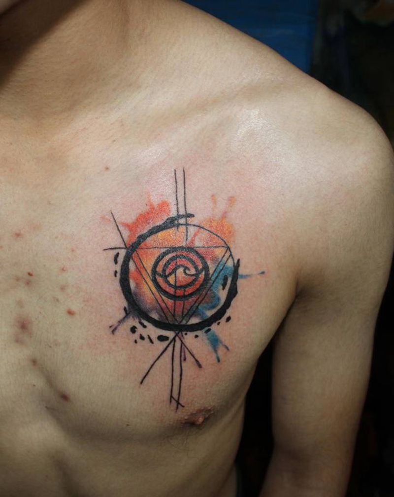 水彩标志纹身图片_胸部New School水彩纹身图案