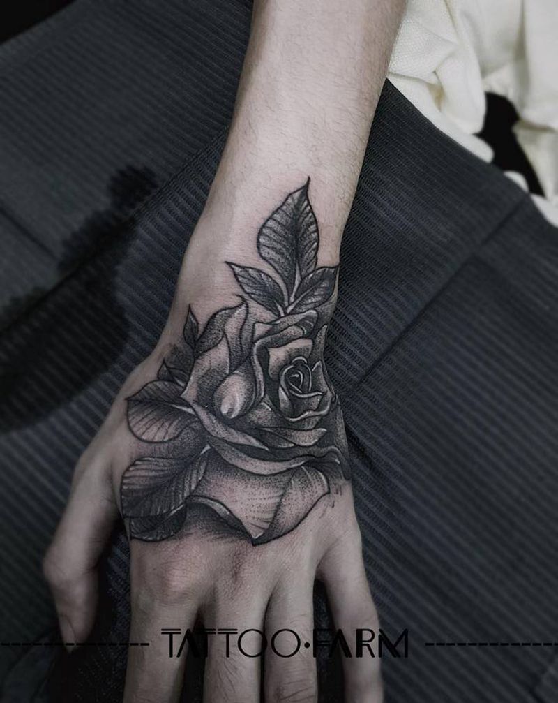 花纹身图片_手部欧美写实Old School纹身图案