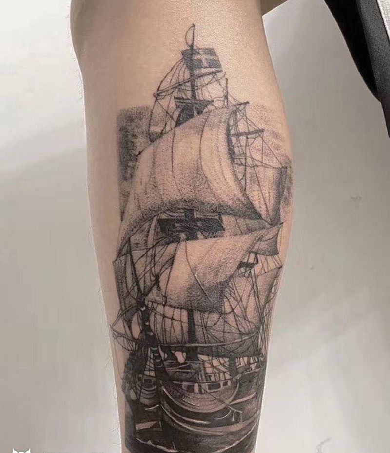 帆船纹身图片_腿部欧美写实帆船船腿部纹身图案