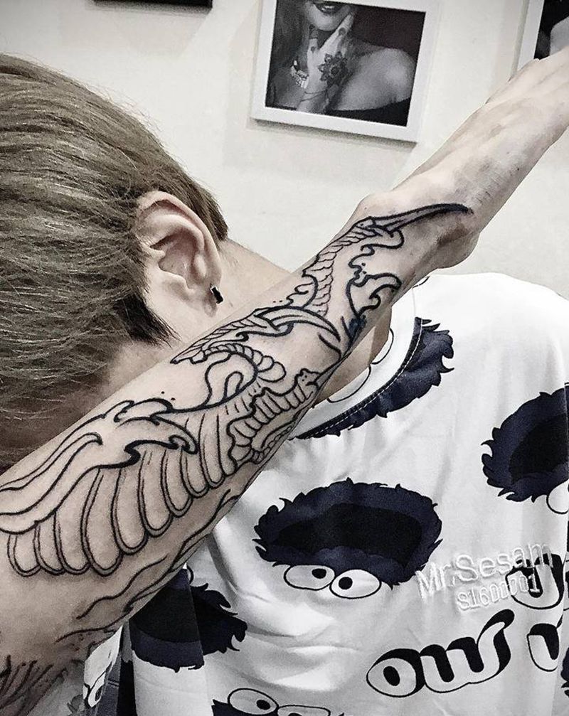 新传统龙爪纹身图片_手臂手部新传统New School纹身图案