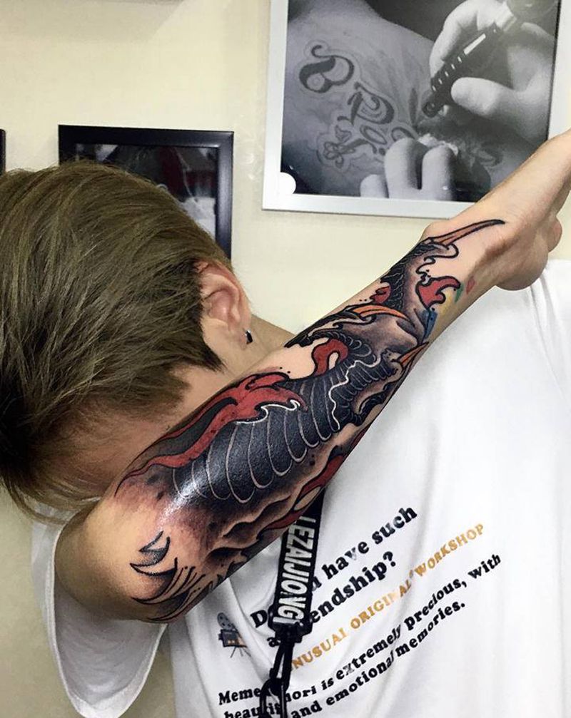 龙爪纹身图片_手臂手部新传统New School水墨外侧小臂纹身图案