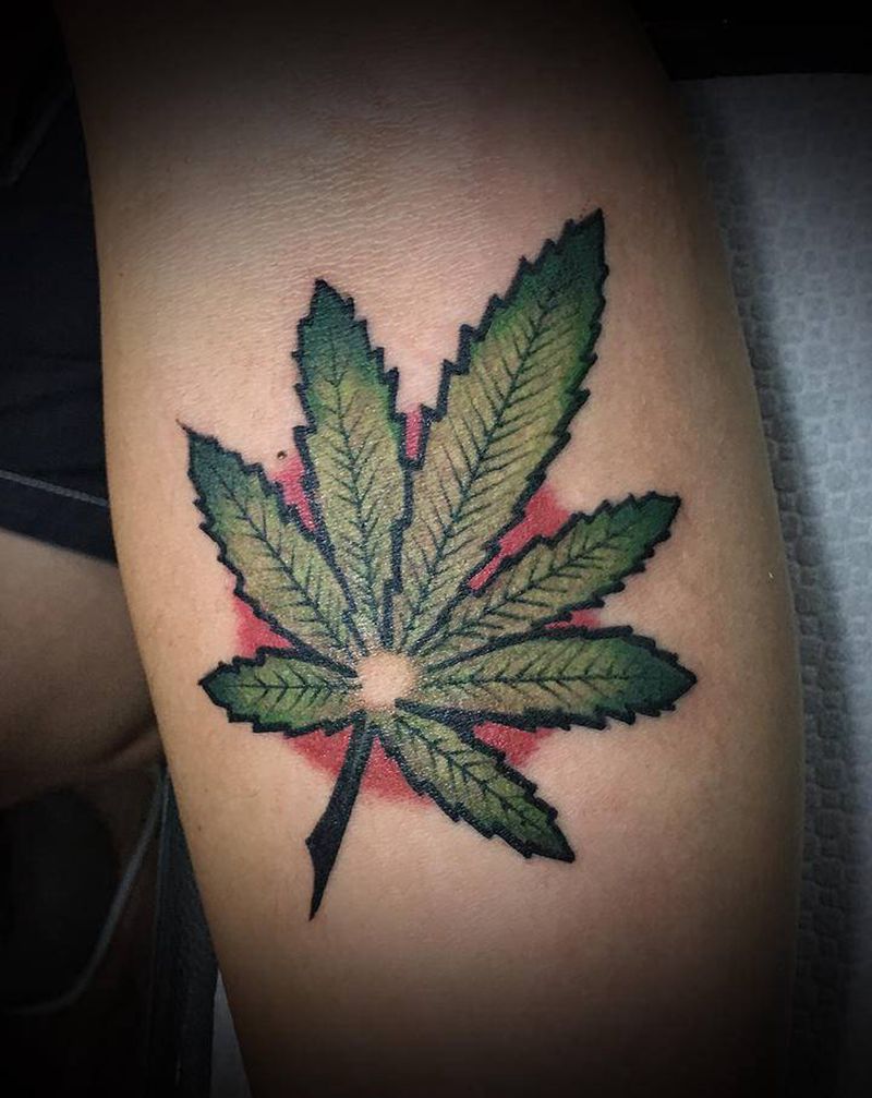 麻叶纹身图片_手臂Old SchoolNew School叶子大麻拼接纹身图案